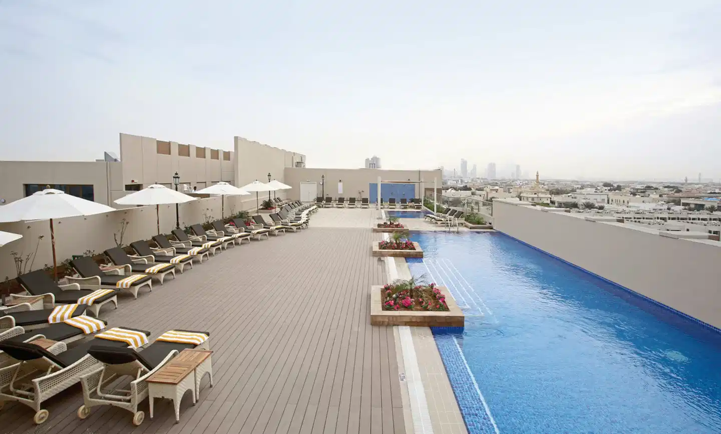 Metropolitan Hotel Dubai Pool
