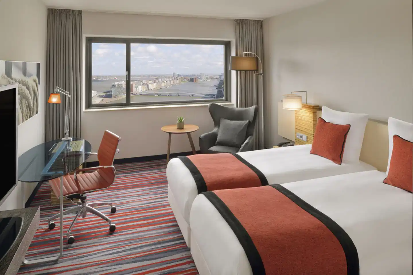 Mövenpick Hotel Amsterdam City Centre Wohnbeispiel