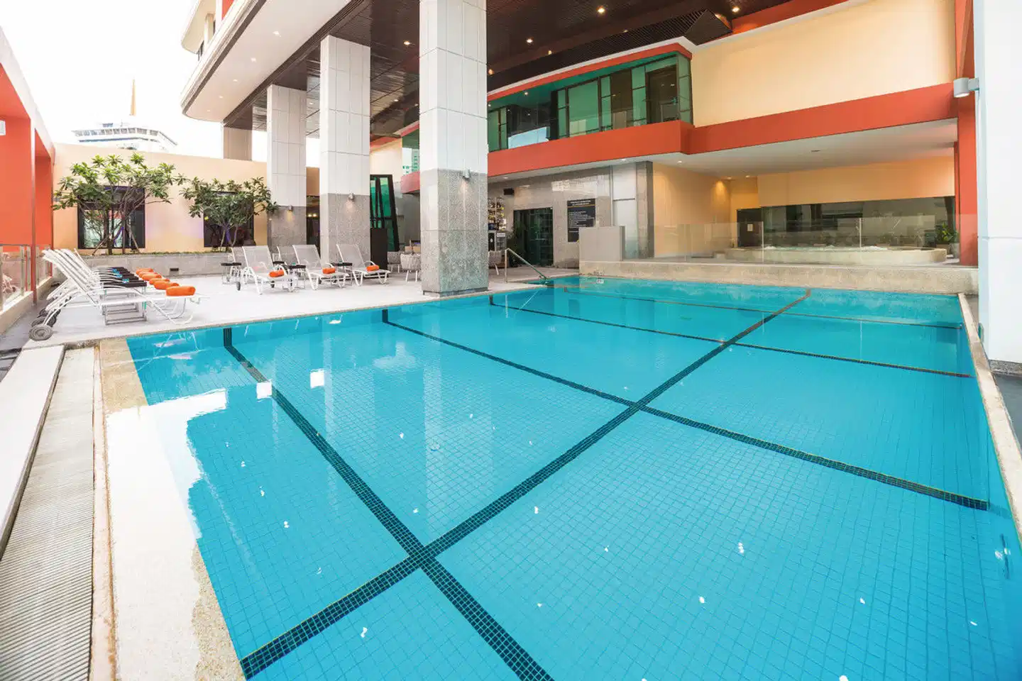 Bandara Suite Silom Hallenbad