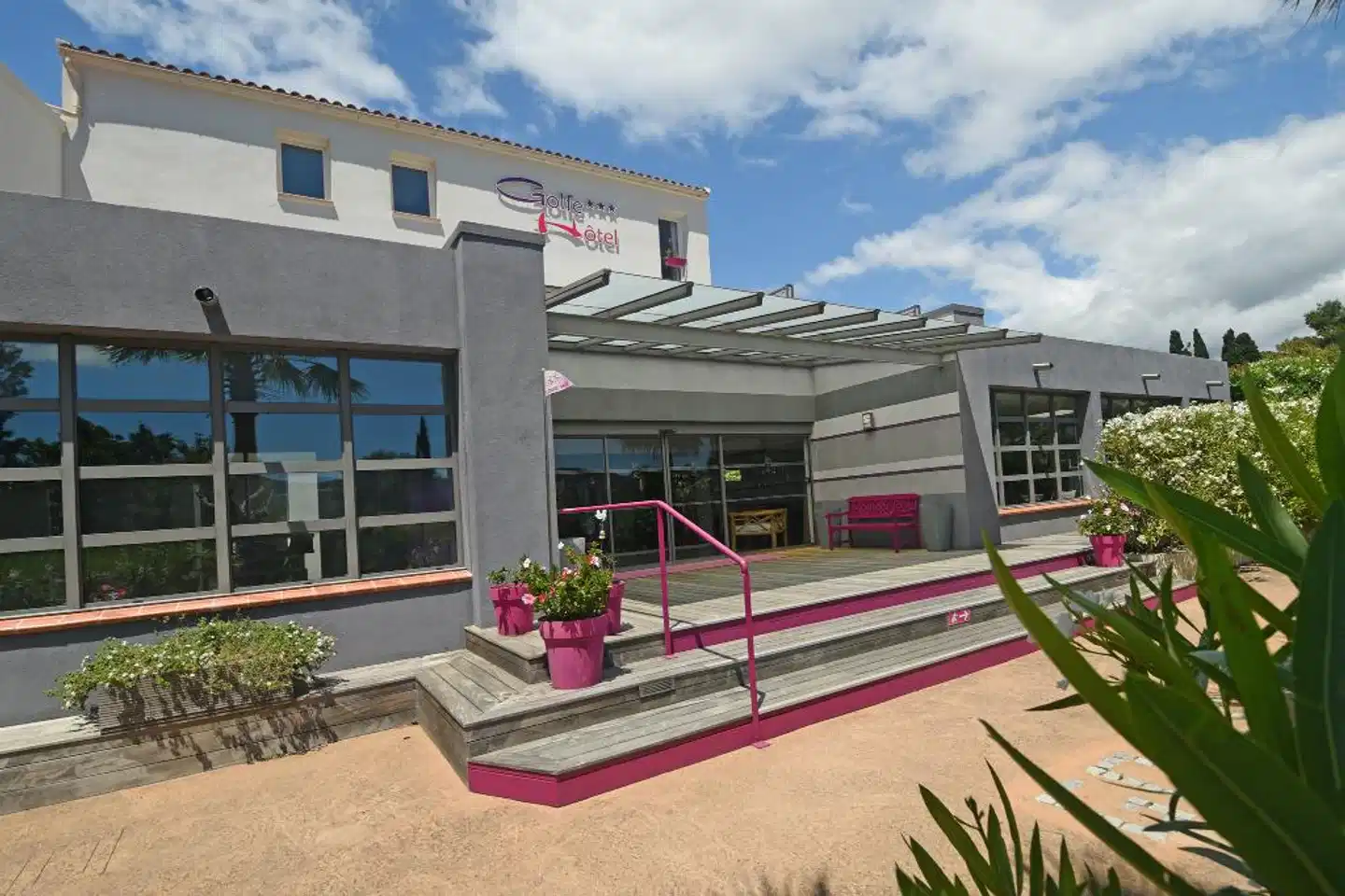 Golfe Hotel Aussenansicht