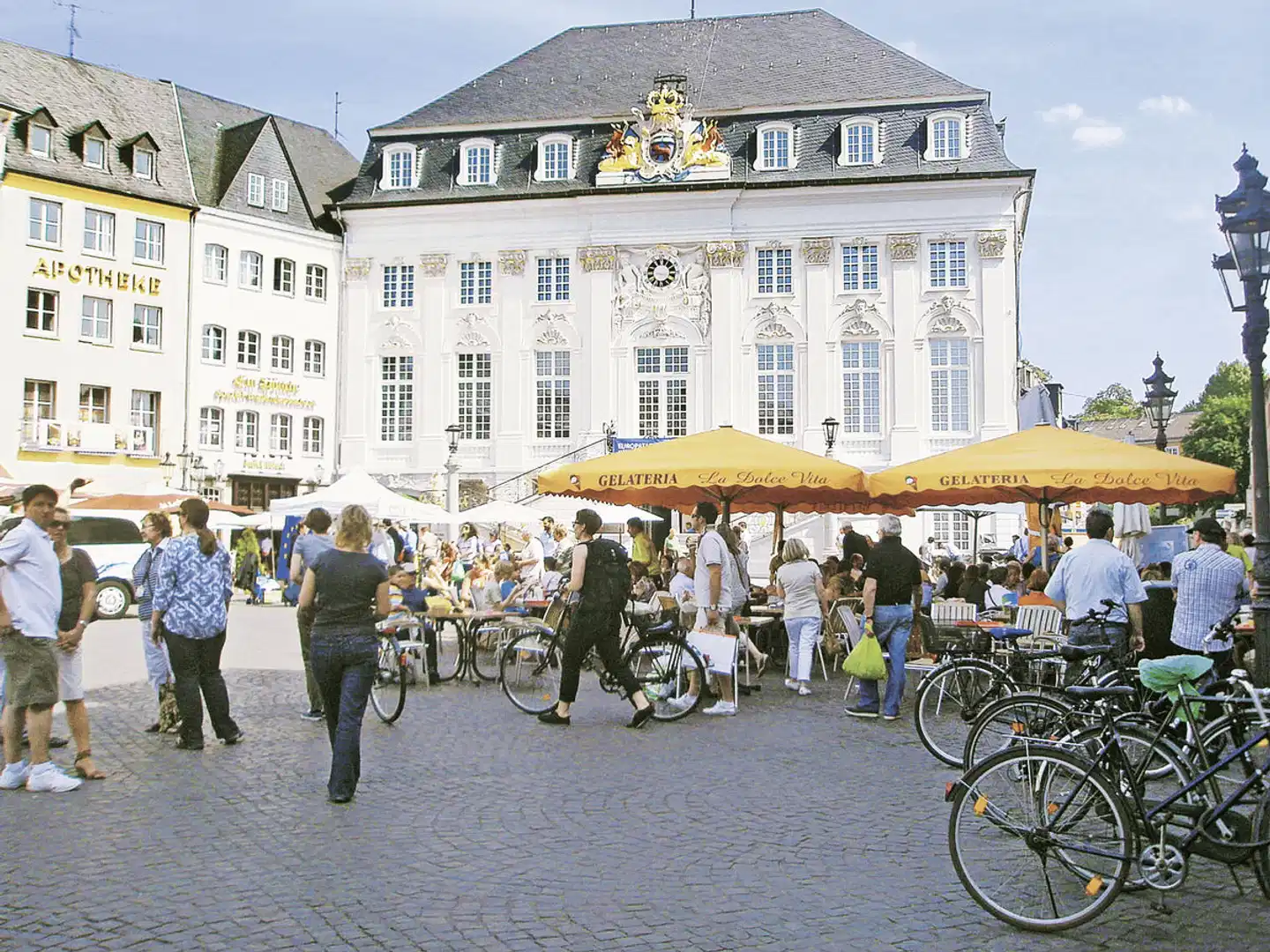 CAREA Schlosshotel Domäne Walberberg Aussenansicht