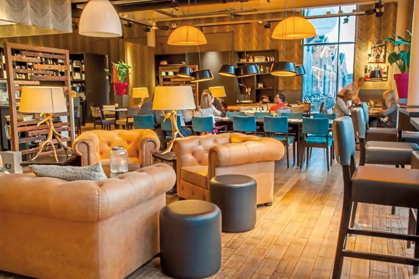 DoubleTree by Hilton Amsterdam-NDSM Wharf Bar