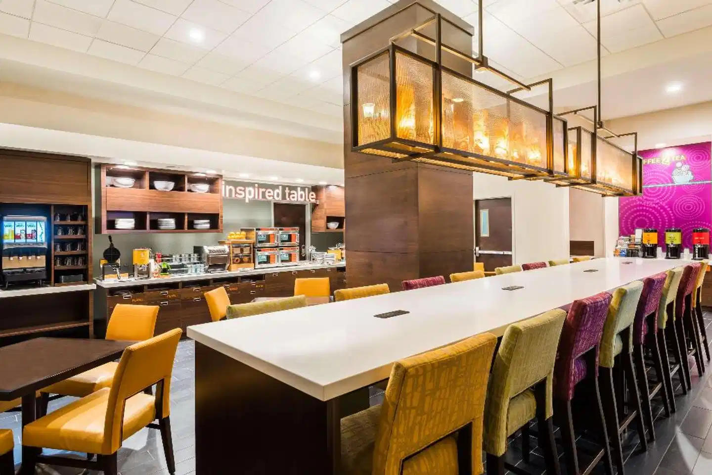 Home2 Suites by Hilton Atlanta Downtown Bar