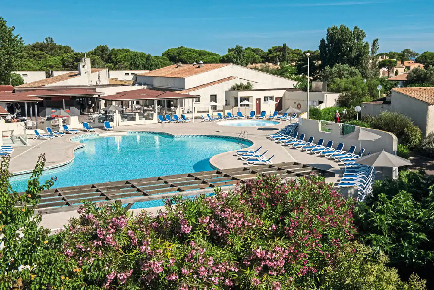 SOWELL RESIDENCES Les Lauriers Roses Pool