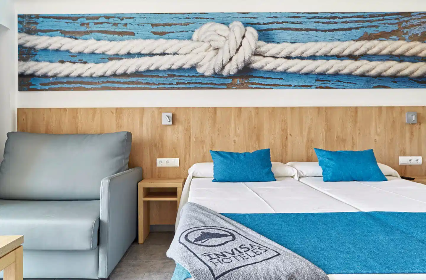 Invisa Casa Luis Bar