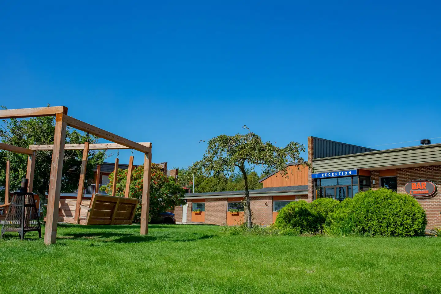 Complexe Hotelier Pelchat Terrasse