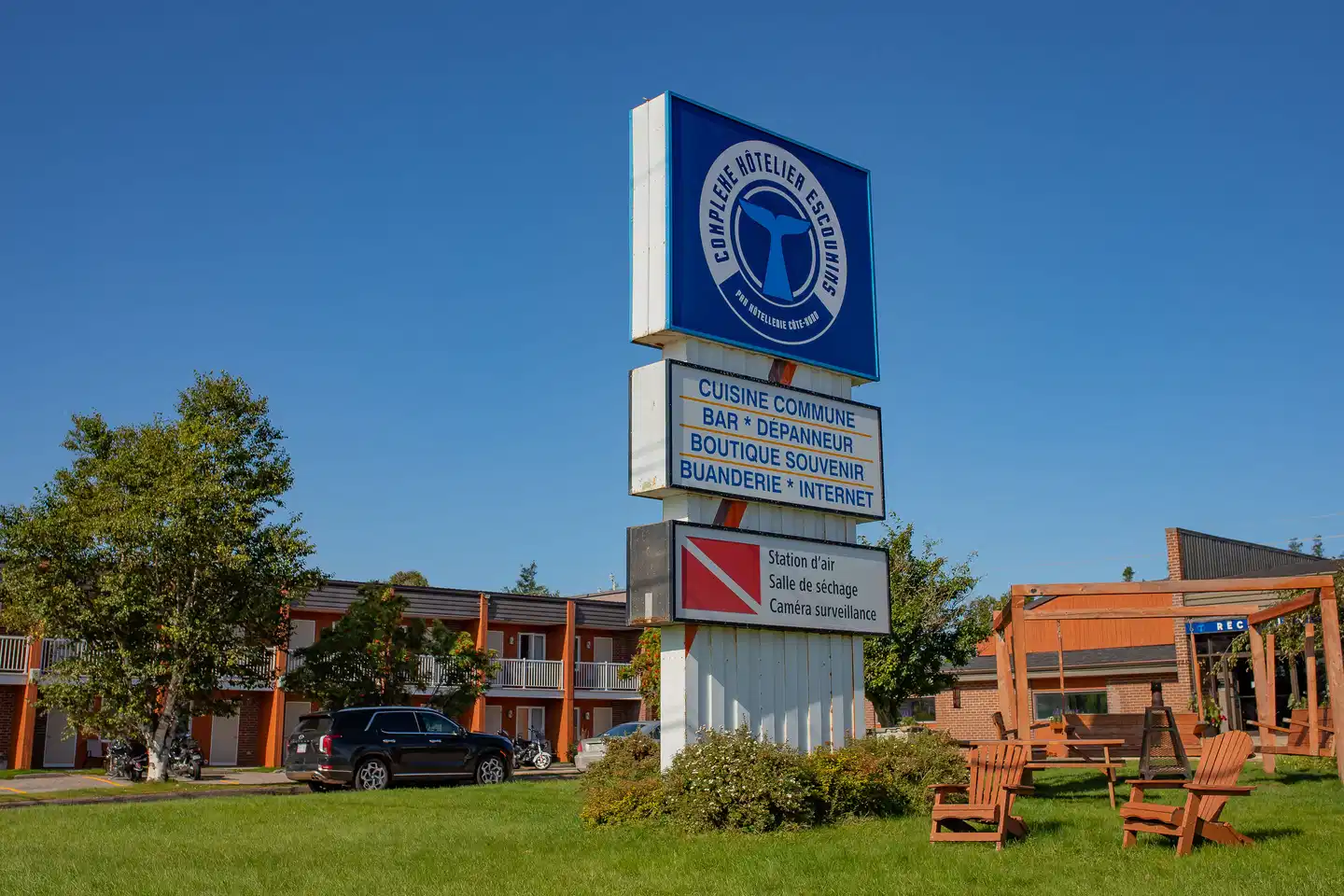 Complexe Hotelier Pelchat Aussenansicht