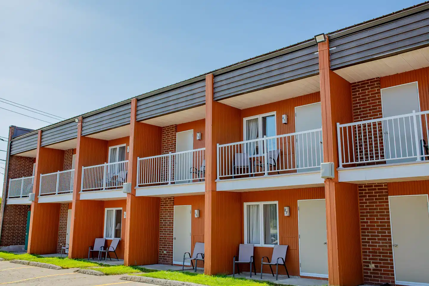 Complexe Hotelier Pelchat Aussenansicht