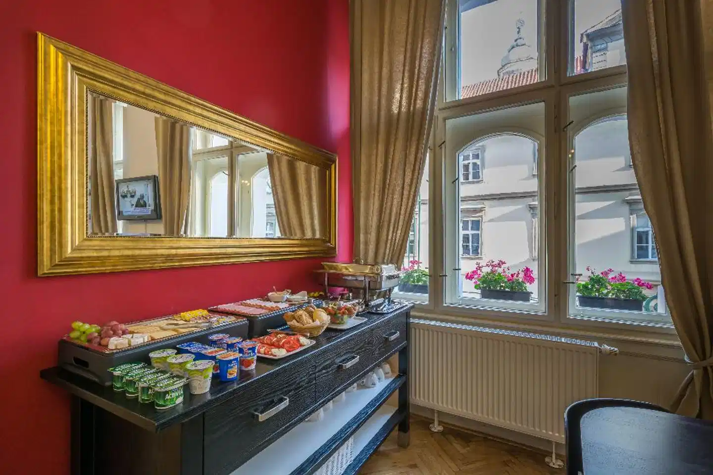 Royal Road Residence Restaurant