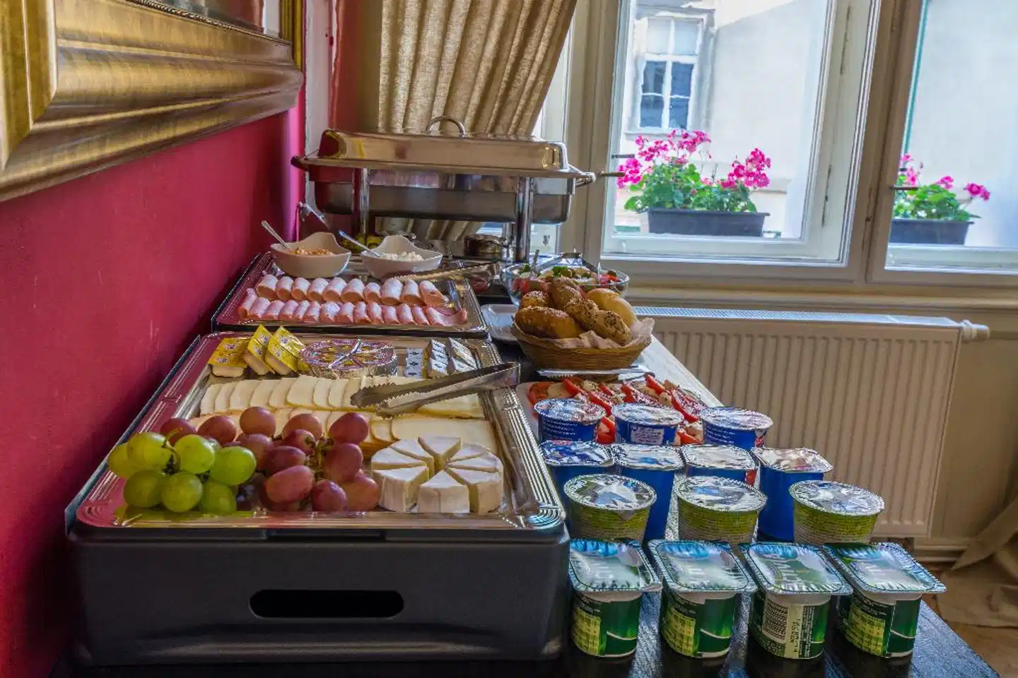 Royal Road Residence Restaurant