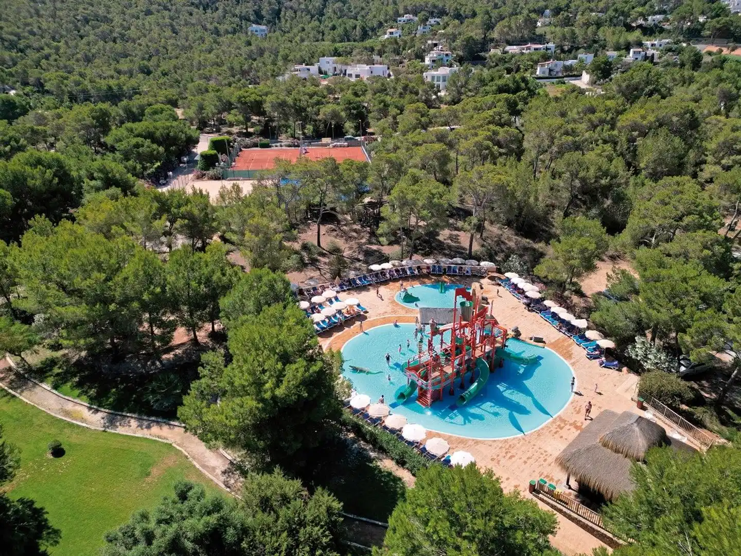 Invisa Cala Blanca Aussenansicht