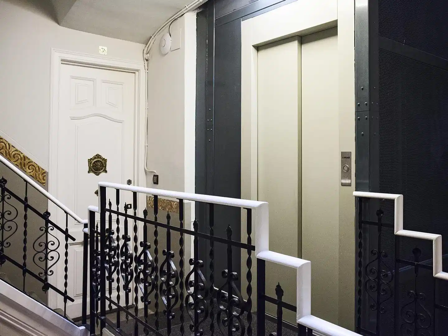 AinB Eixample-Miro Apartments Bar