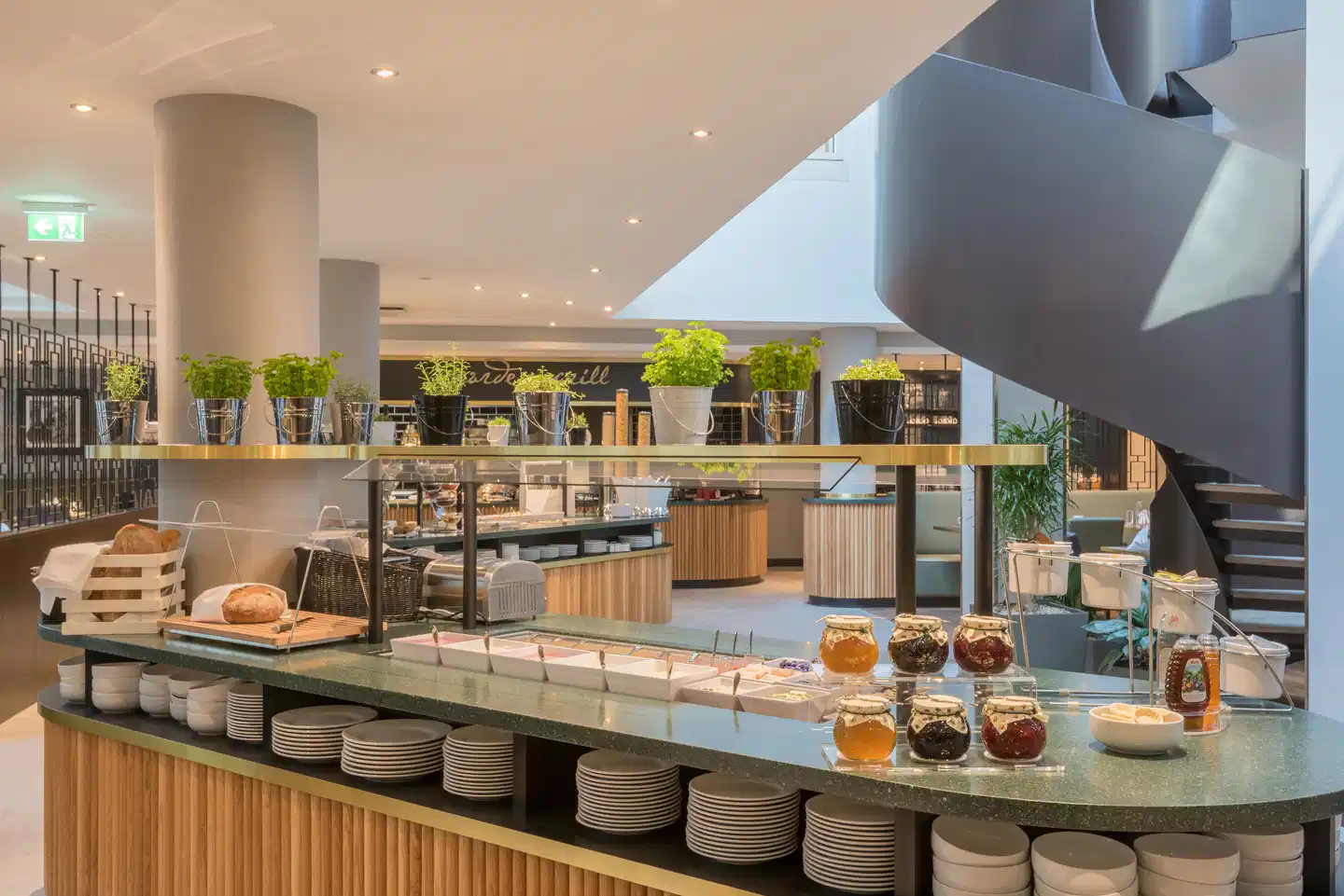 Hilton Garden Inn Frankfurt City Centre Bar