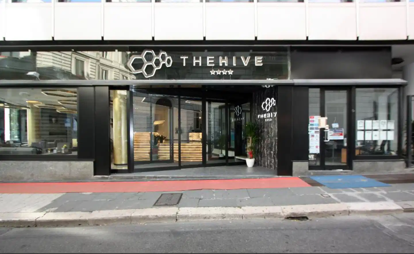The Hive Hotel Aussenansicht