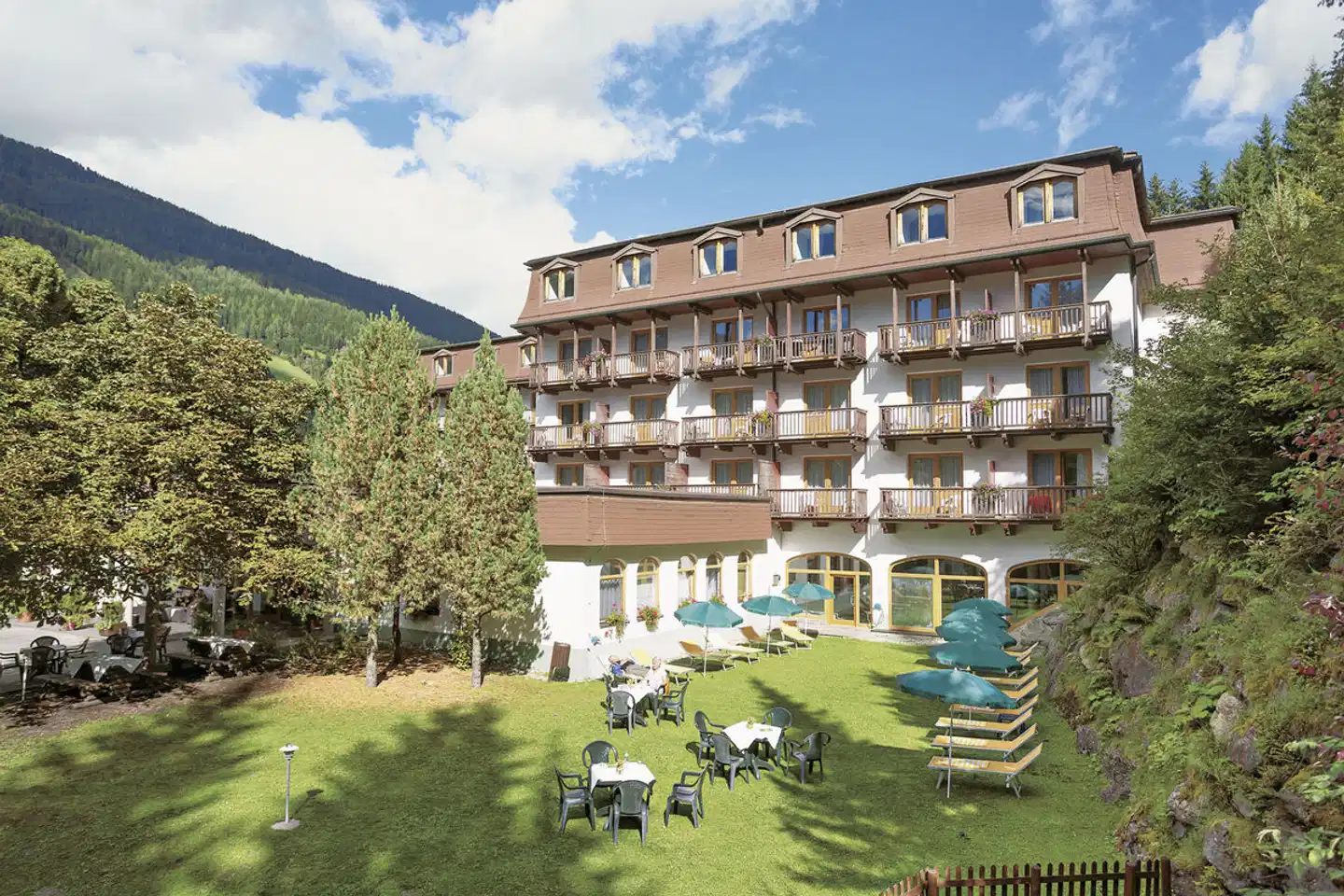 Alpenhotel Weitlanbrunn Aussenansicht