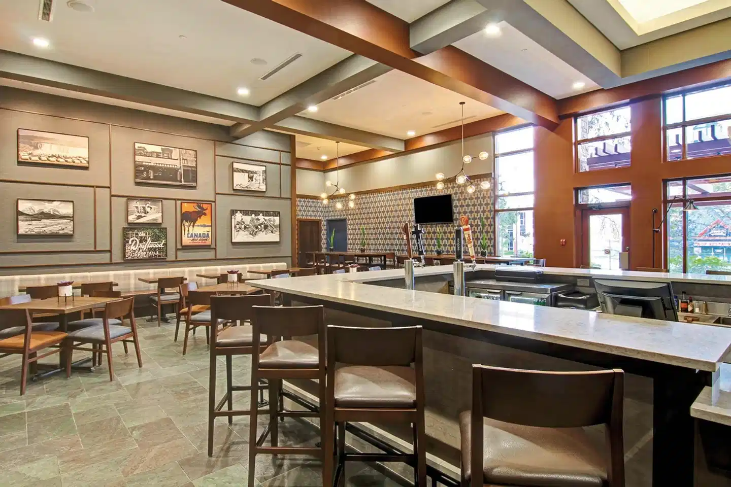 Doubletree Fallsview Resort & Spa by Hilton Bar