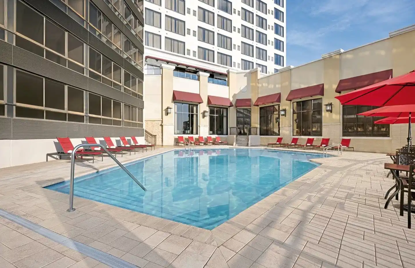 Ramada Plaza Resort & Suites International Drive Pool