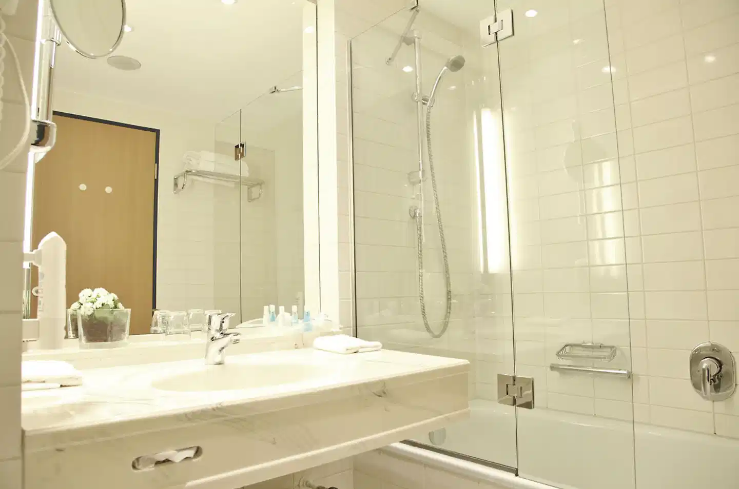 Holiday Inn Hamburg Badezimmer