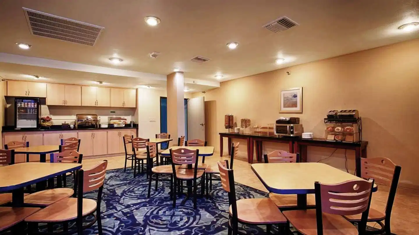 Best Western Yacht Harbor Hotel Bar