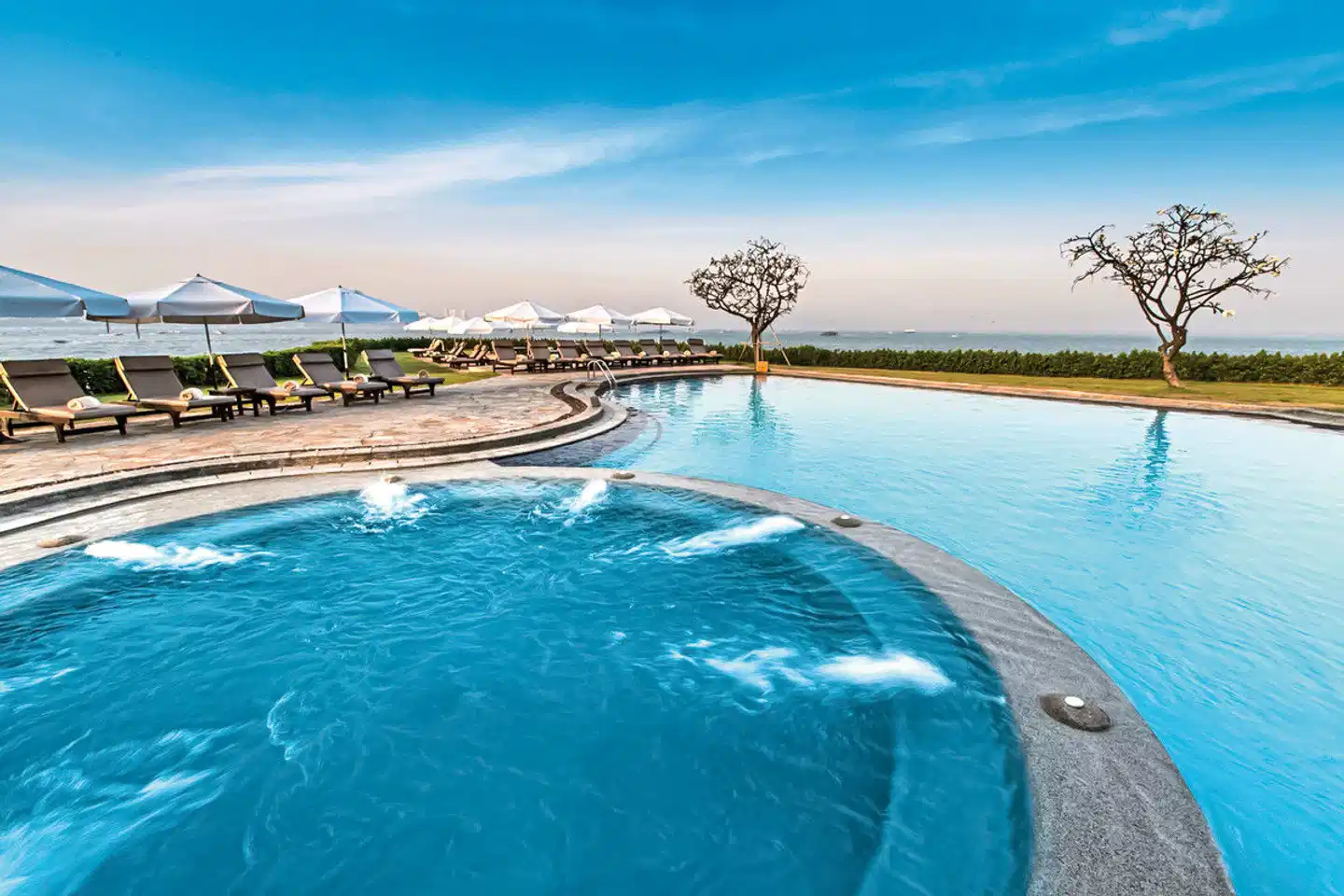 Dusit Thani Pattaya Pool