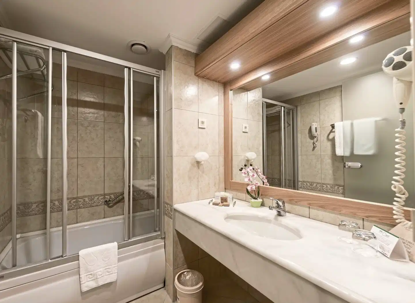 Belconti Resort Hotel Badezimmer