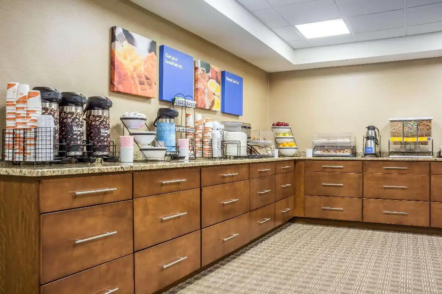 Comfort Inn The Pointe Niagara Falls Bar