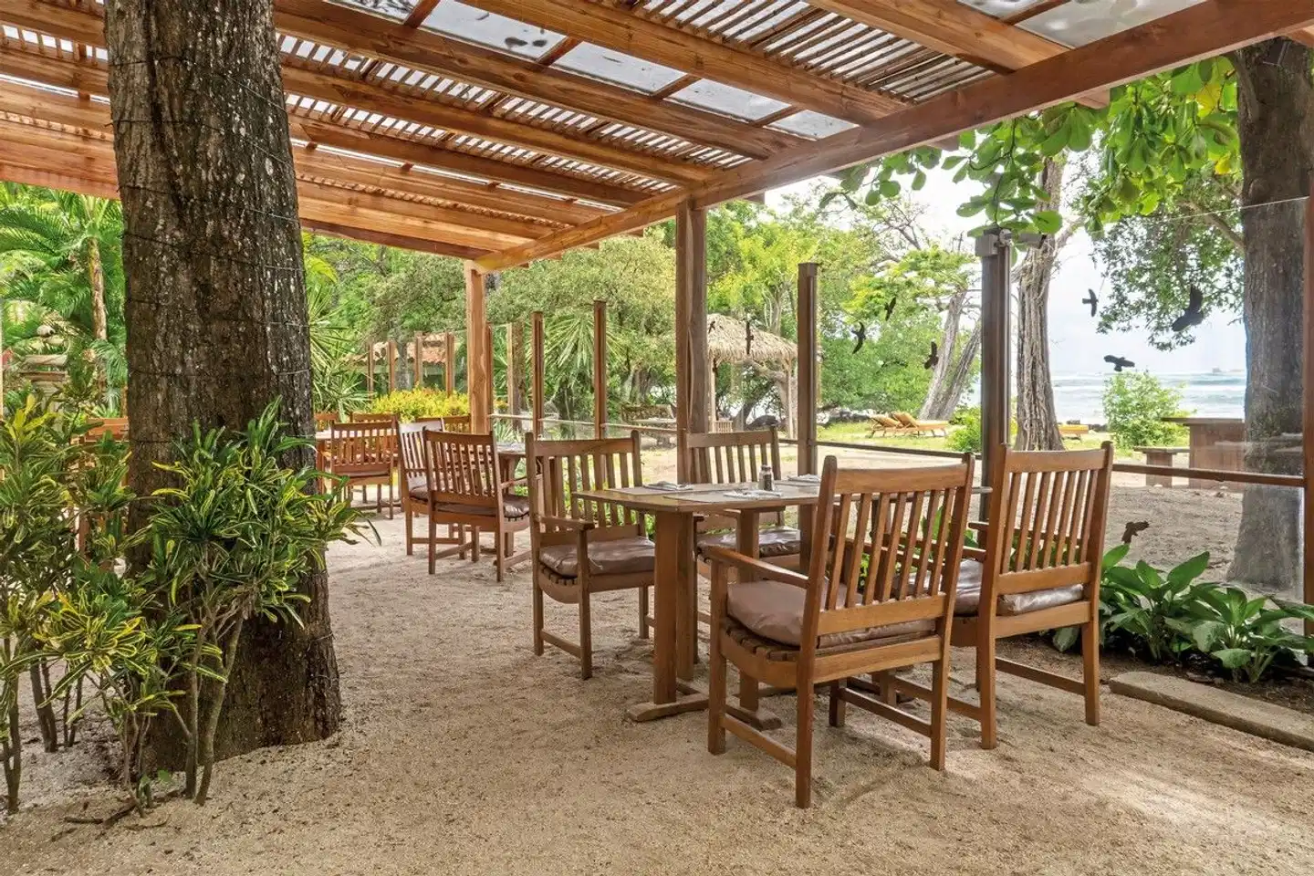 Capitan Suizo Beachfront Boutique Hotel Terrasse