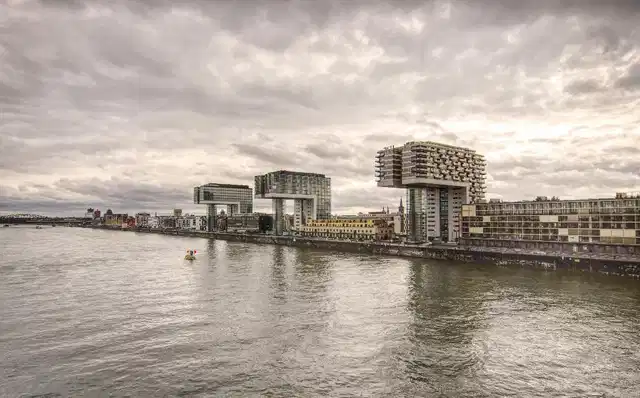 Holiday Inn Express Köln-Mülheim Aussenansicht