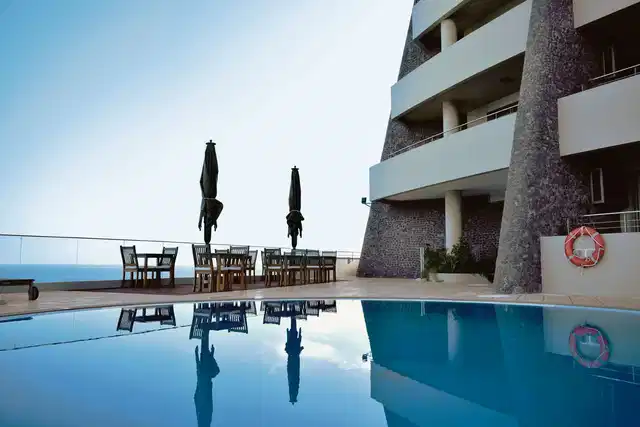 Madeira Regency Cliff Pool