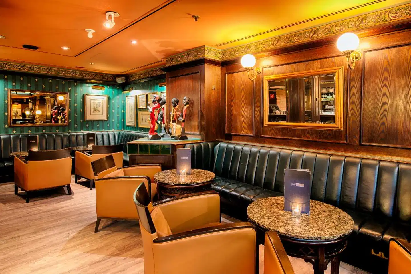 Leonardo Frankfurt City South Bar