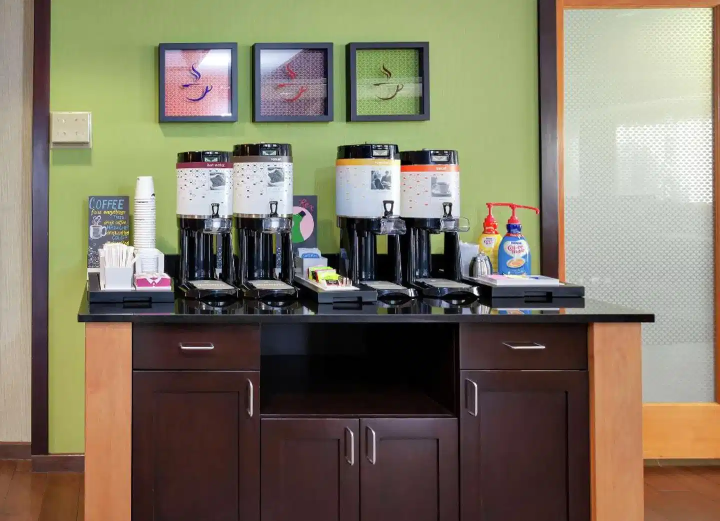 Hampton Inn Melbourne Bar