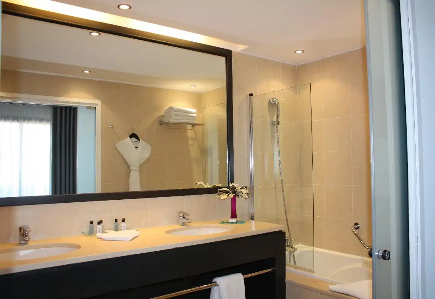 Newhotel of Marseille Badezimmer