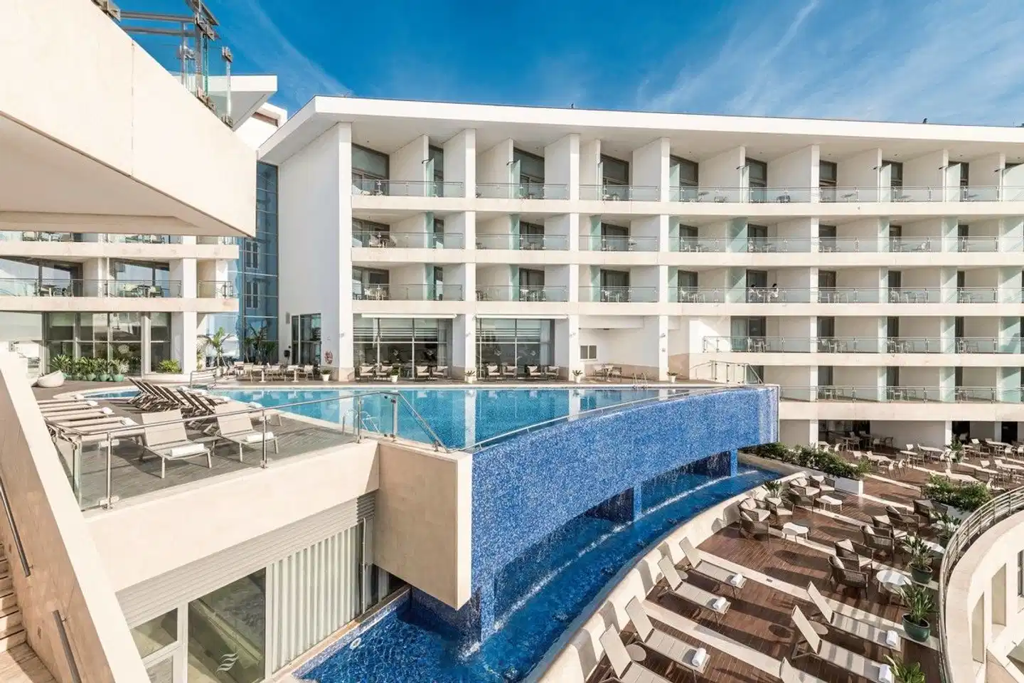 Sesimbra Oceanfront Hotel Pool