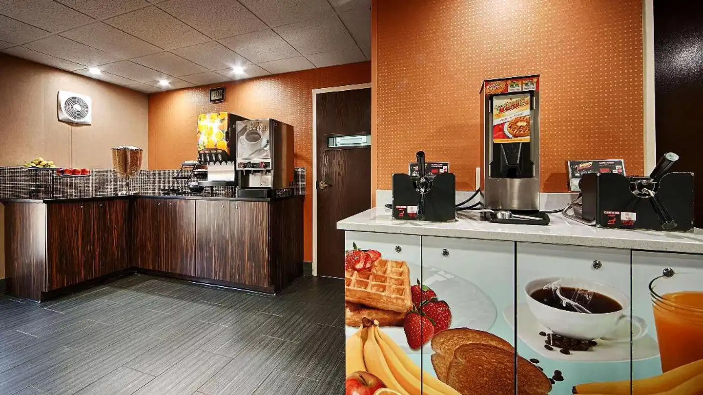 Best Western Suites Near Opryland Bar