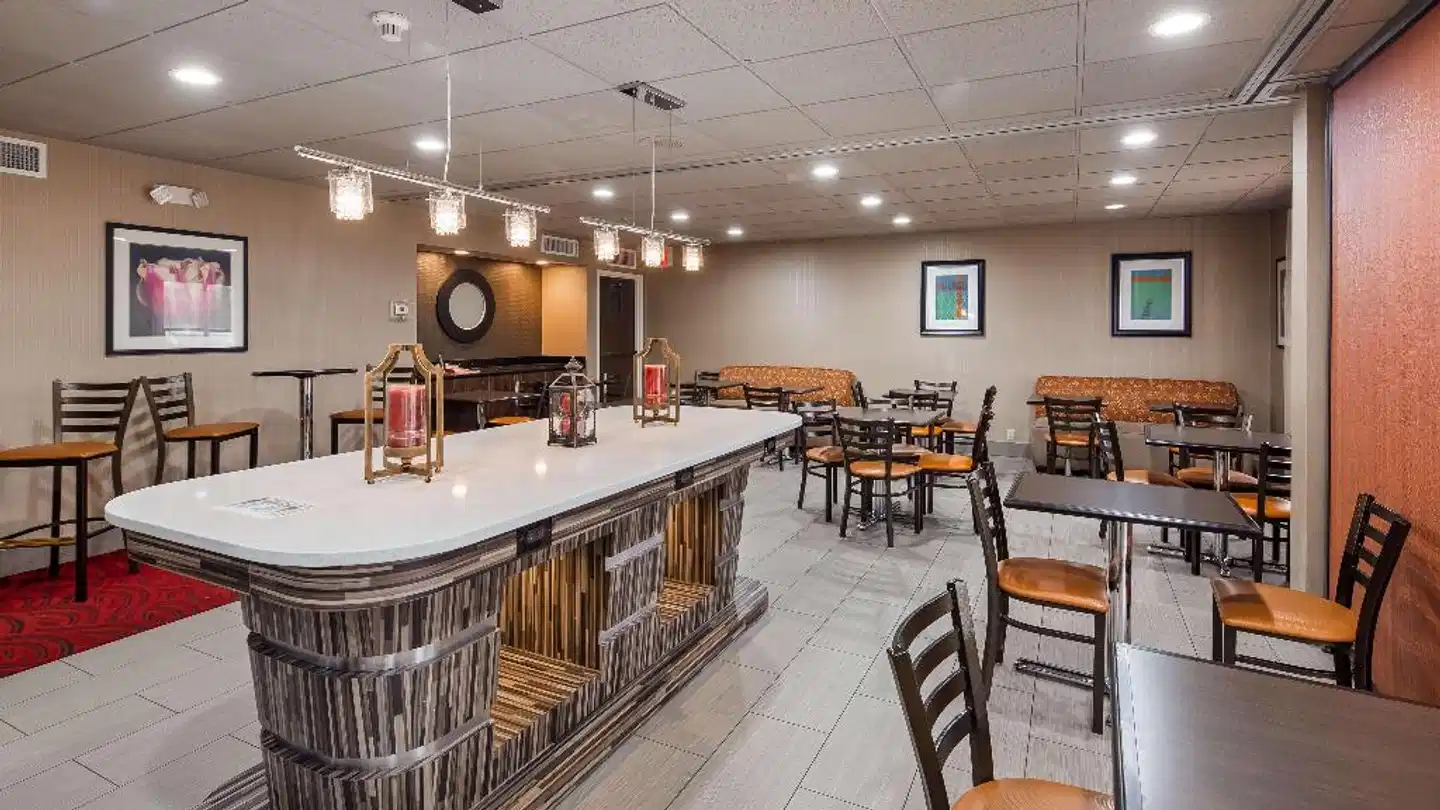 Best Western Suites Near Opryland Bar