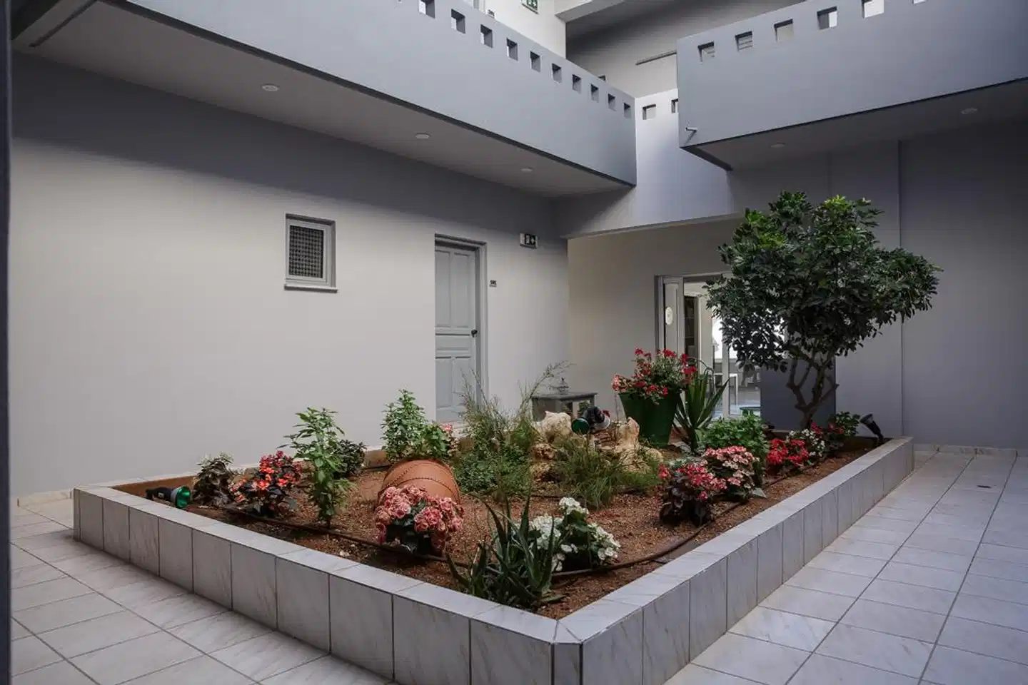 Irina Beach Hotel Terrasse