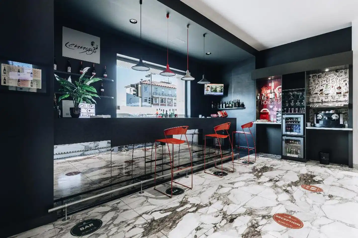 Cremona Hotels Continental Bar