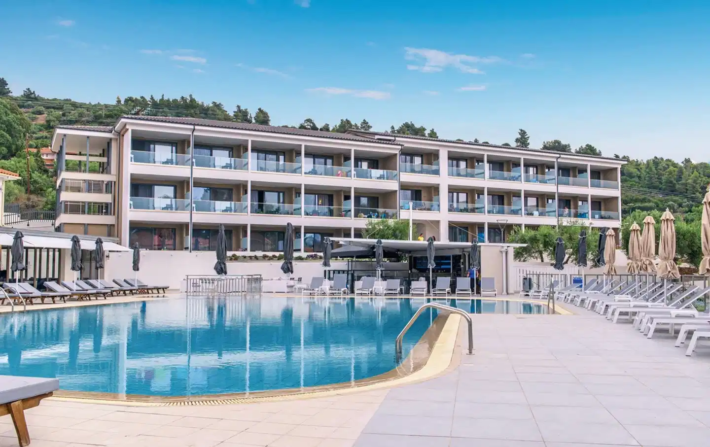 Lagomandra Beach Hotel Aussenansicht