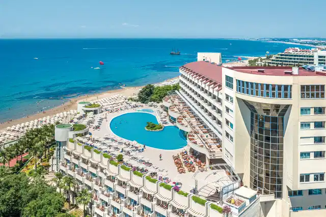 Melas Resort Hotel Aussenansicht