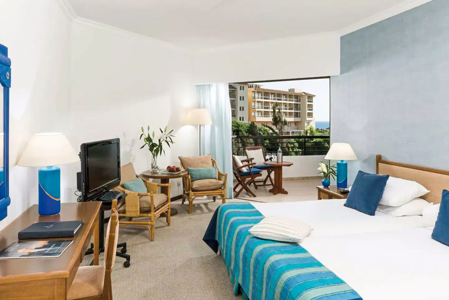 Coral Beach Hotel & Resort Wohnbeispiel