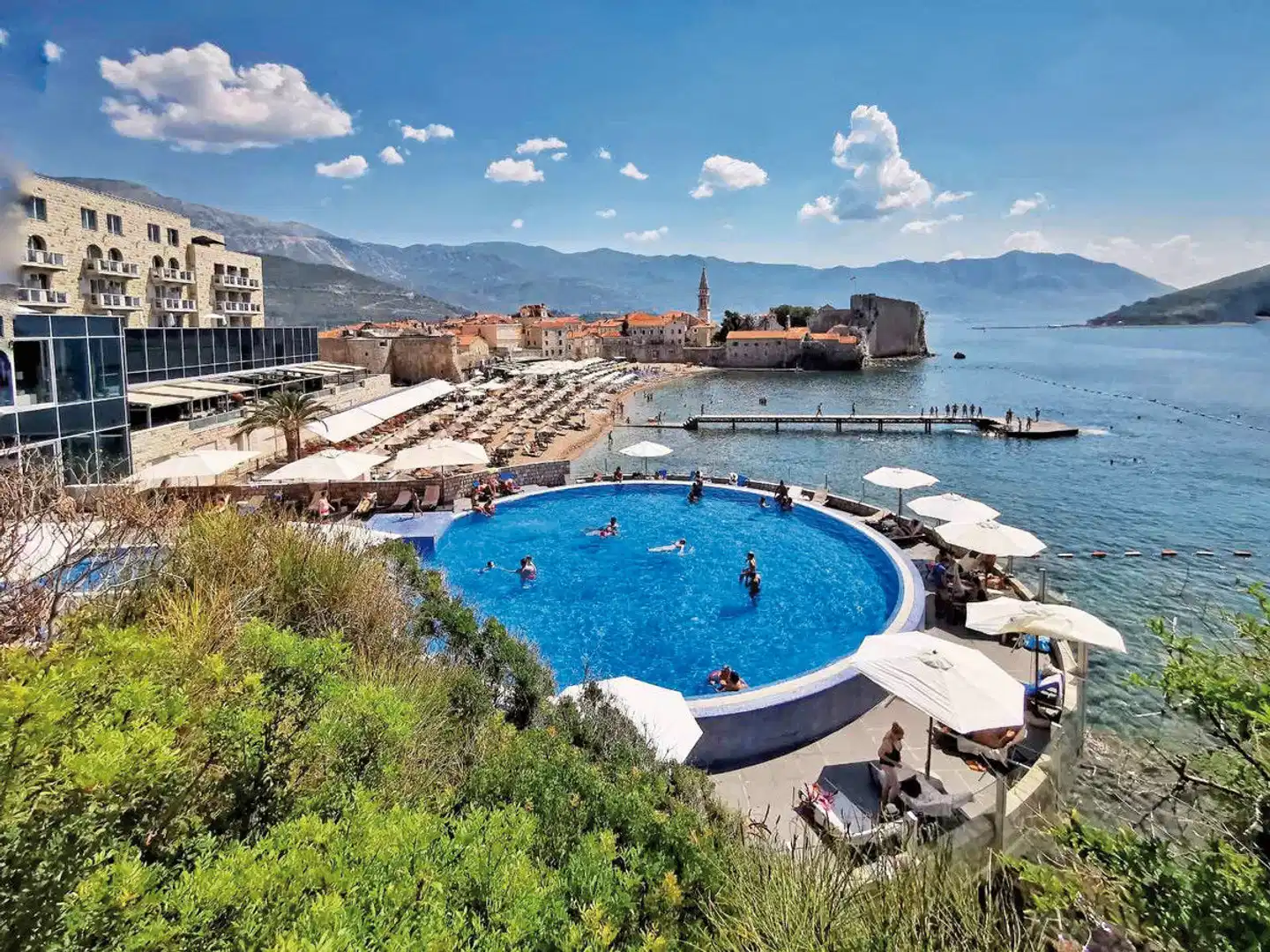 Avala Resort & Villas Pool