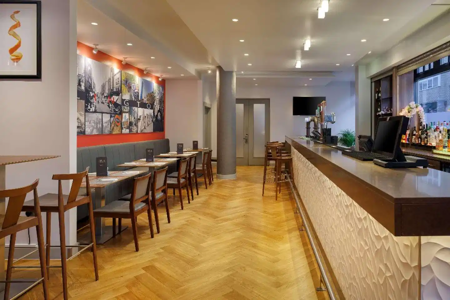 DoubleTree by Hilton London Angel Kings Cross Bar