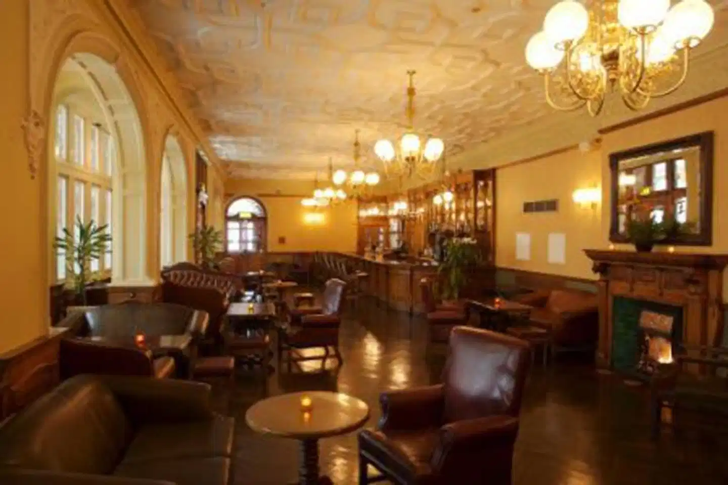 Clayton Crown Hotel London Bar