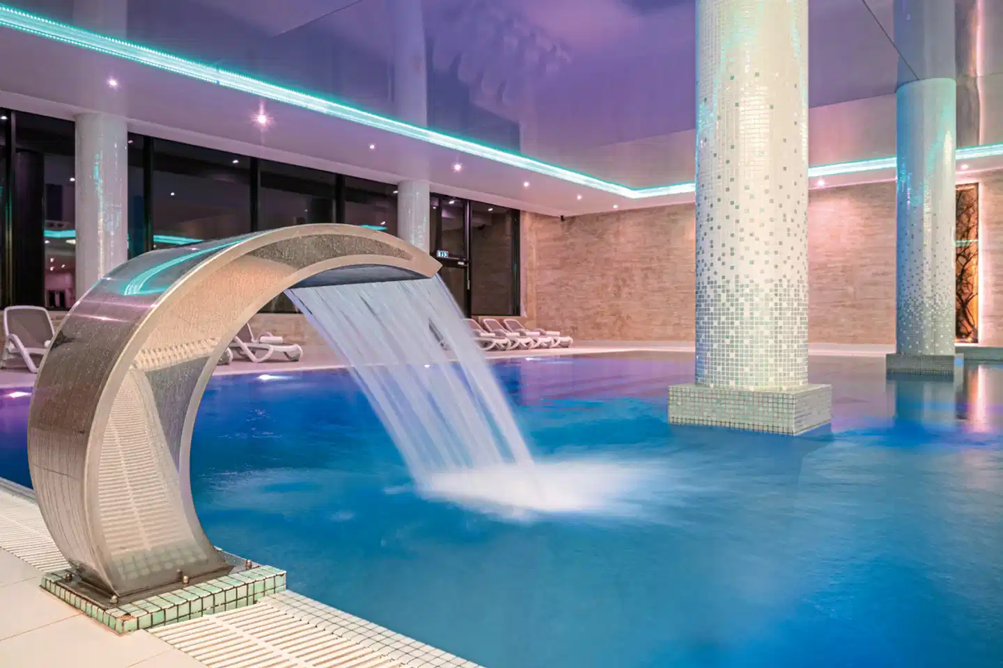 Vestina Wellness & SPA Hotel Hallenbad