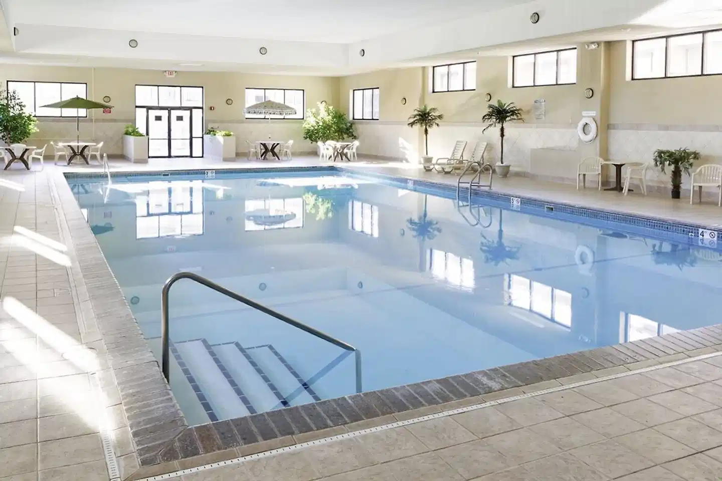 Best Western Ramkota Hotel Hallenbad