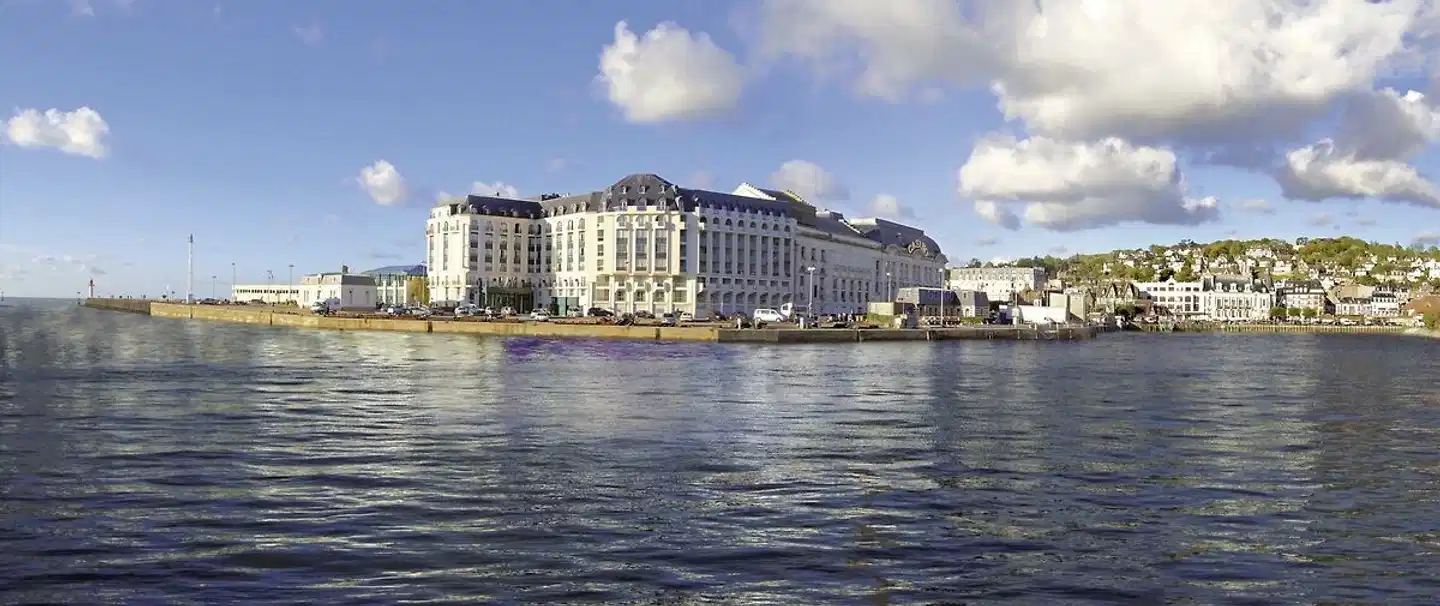 SOWELL HÔTELS Le Beach Aussenansicht