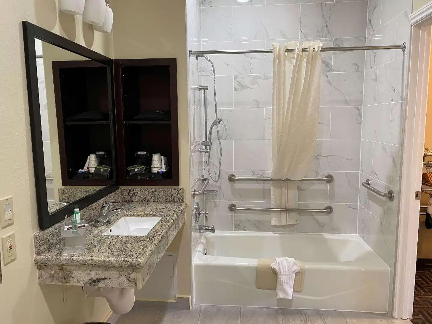 Best Western Pasadena Inn Badezimmer