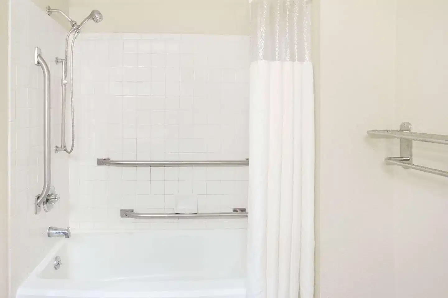 Baymont by Wyndham Holland Badezimmer