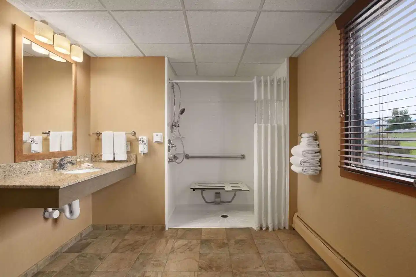 Days Inn by Wyndham Helena Badezimmer