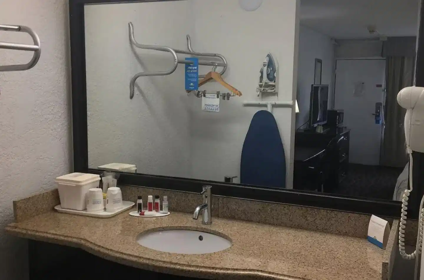 Days Inn by Wyndham Stuart Badezimmer